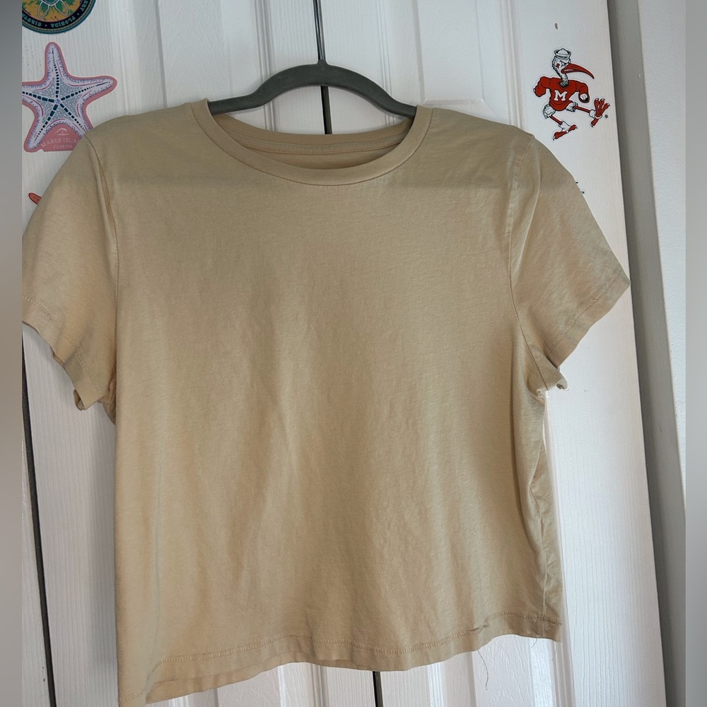 Yellow cropped tee